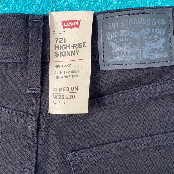 Levi jeans NWT. High rise skinny. Size 25 - Picture 6 of 7